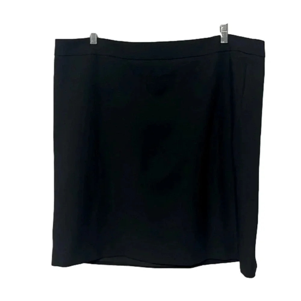 Imperfect Loft plus skirt womenโs size 20 classic black skirt linedโ back zipper
